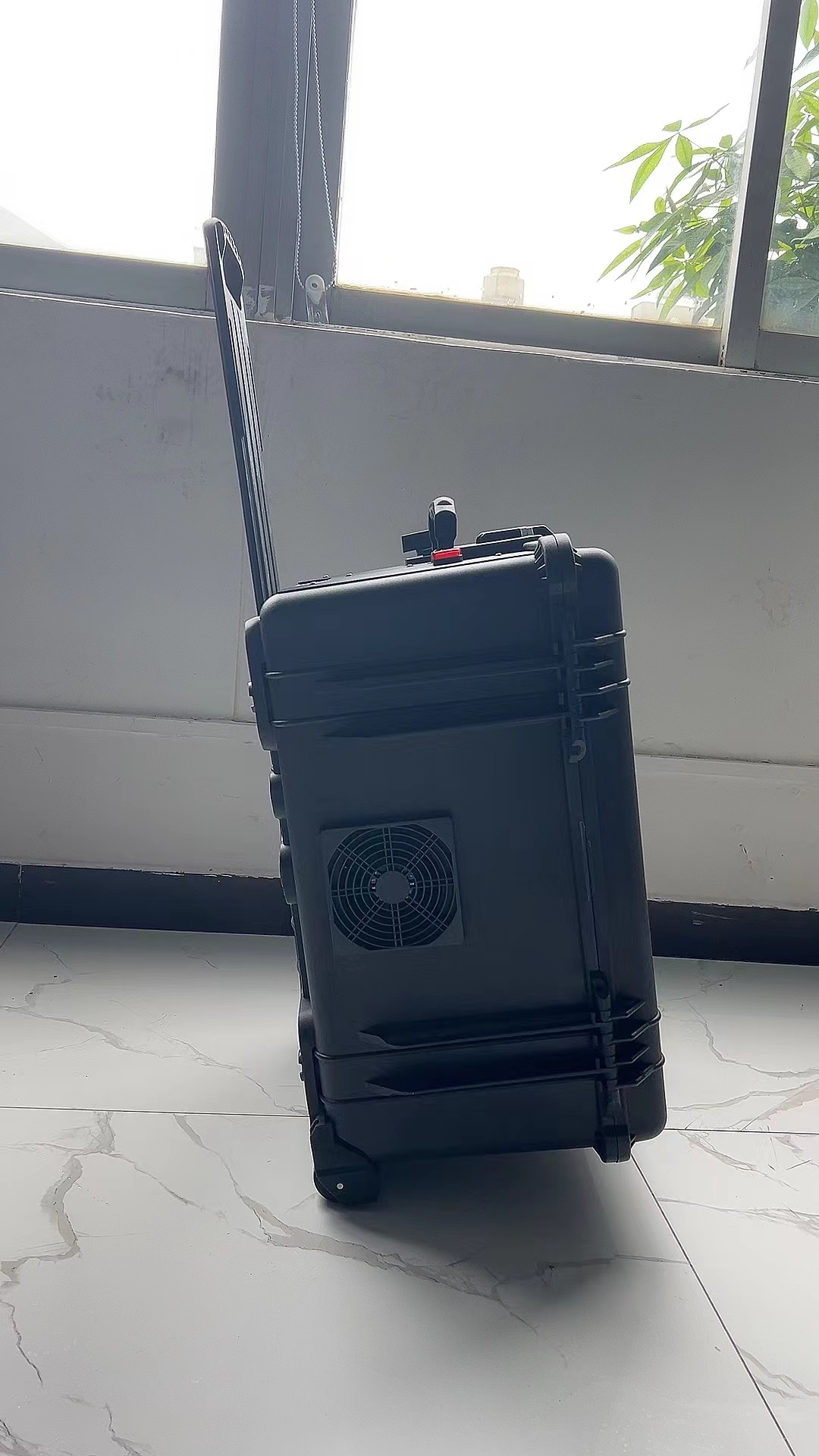 沿滩手拉箱型移动通信干扰器